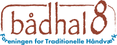Et logo for badhal 8 vises på en hvid baggrund