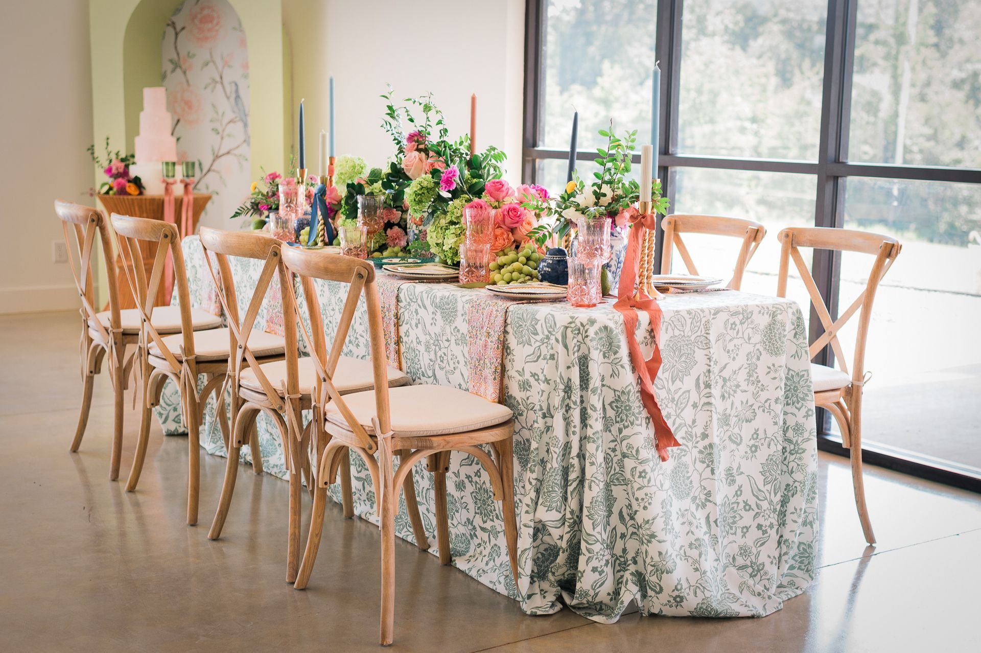 Wedding dinner table at the Barn at Baxter Farms