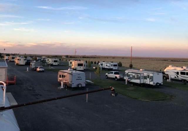 A lot of rvs are parked in a parking lot.