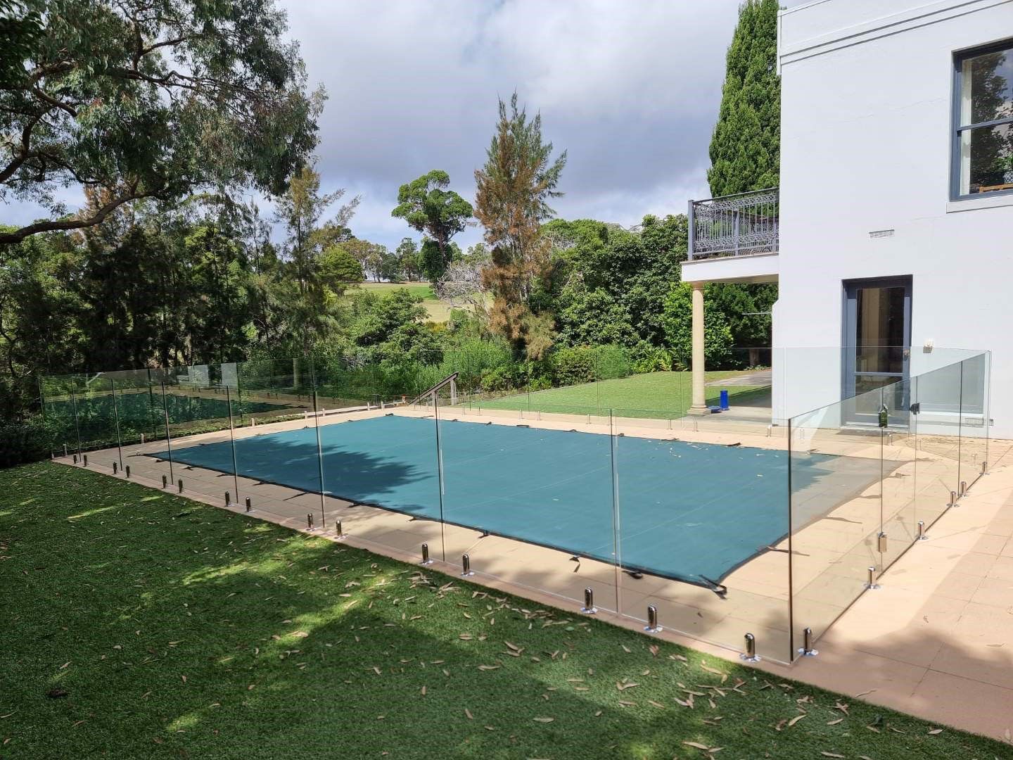 Glass-Pool-Fence-Melbourne-Garden-Setting
