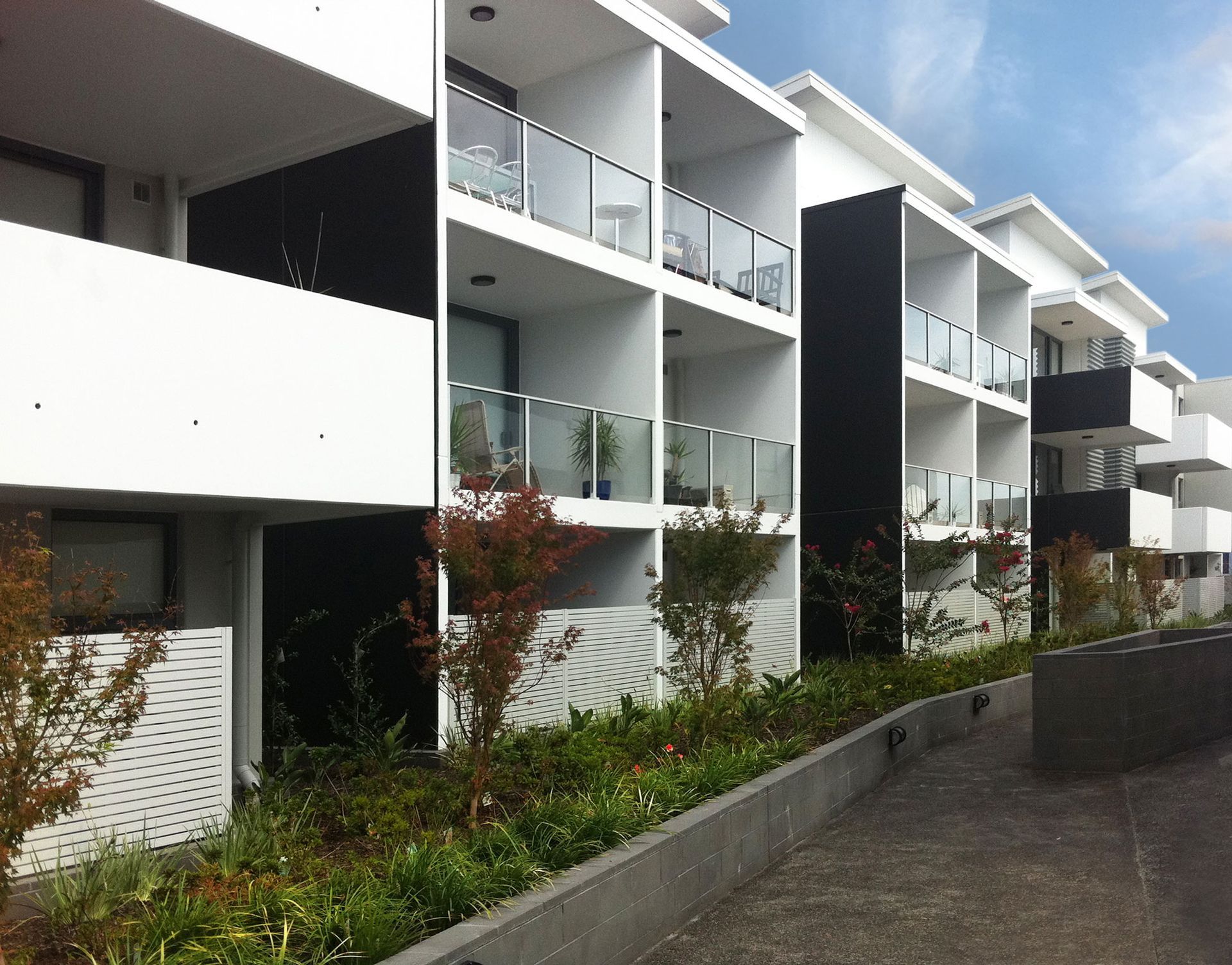 Semi framless aluminum balustrade on appartment building