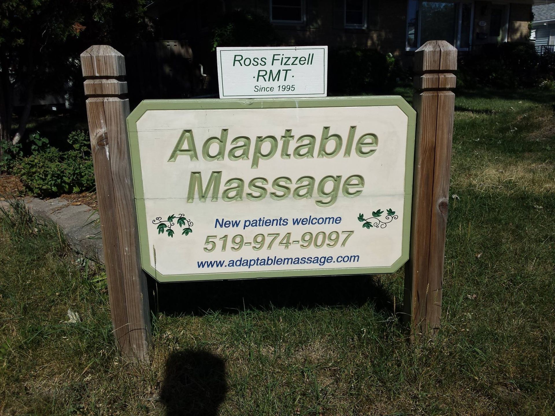 A sign that says adaptable massage on it