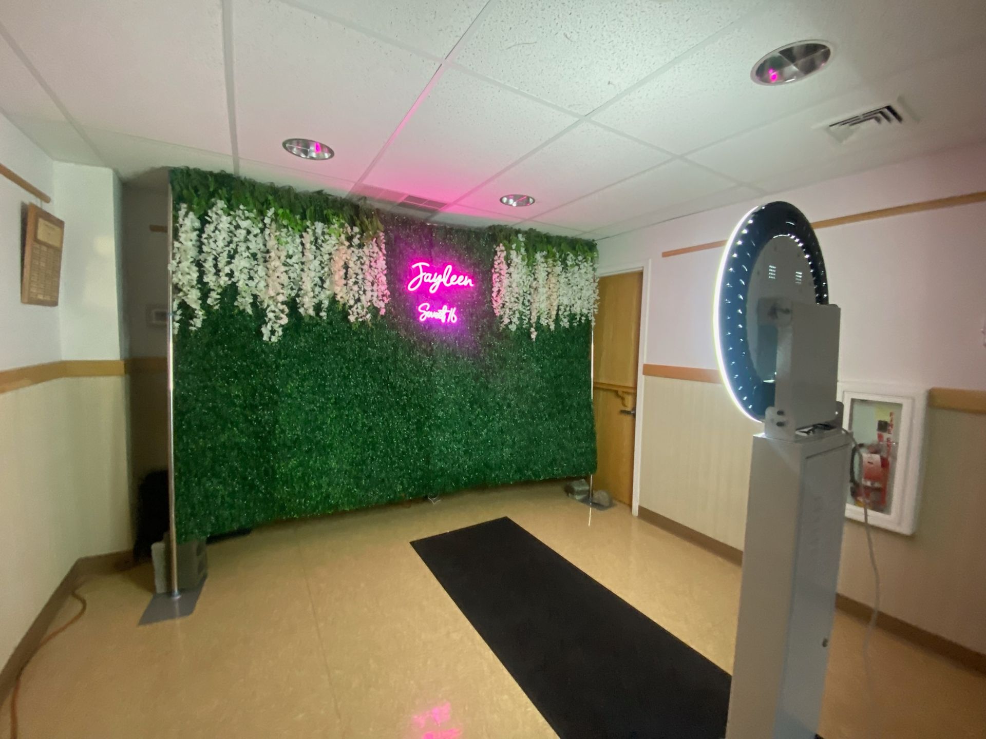 Photo Booth by Gossip Entertainment