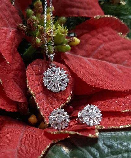 a lady wearing beautiful jwellery