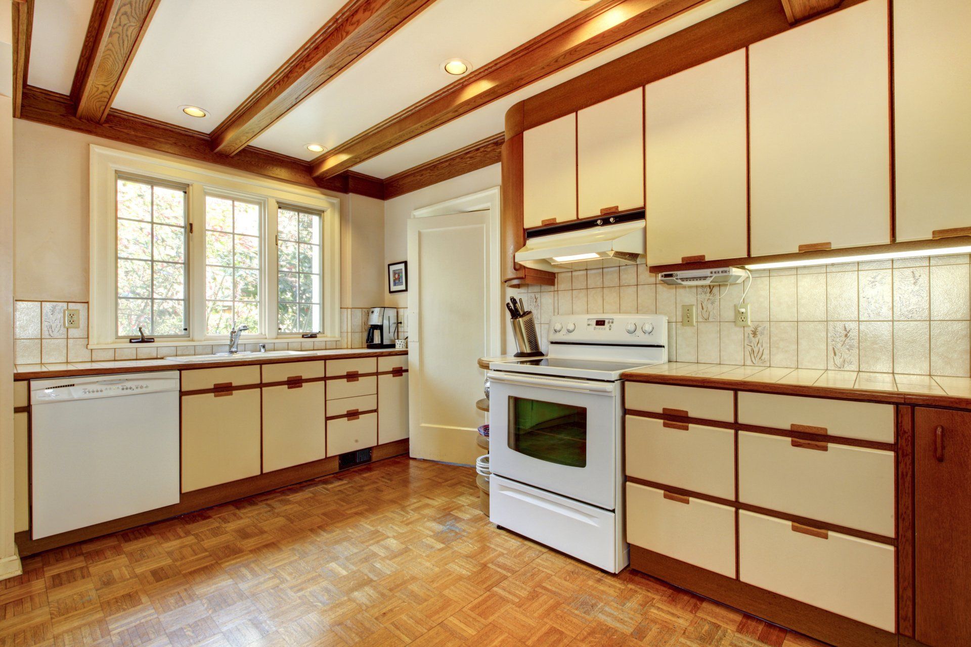 Kitchen Cabinet Refacing Contractors in MA and CT Before Cabinet Refacing