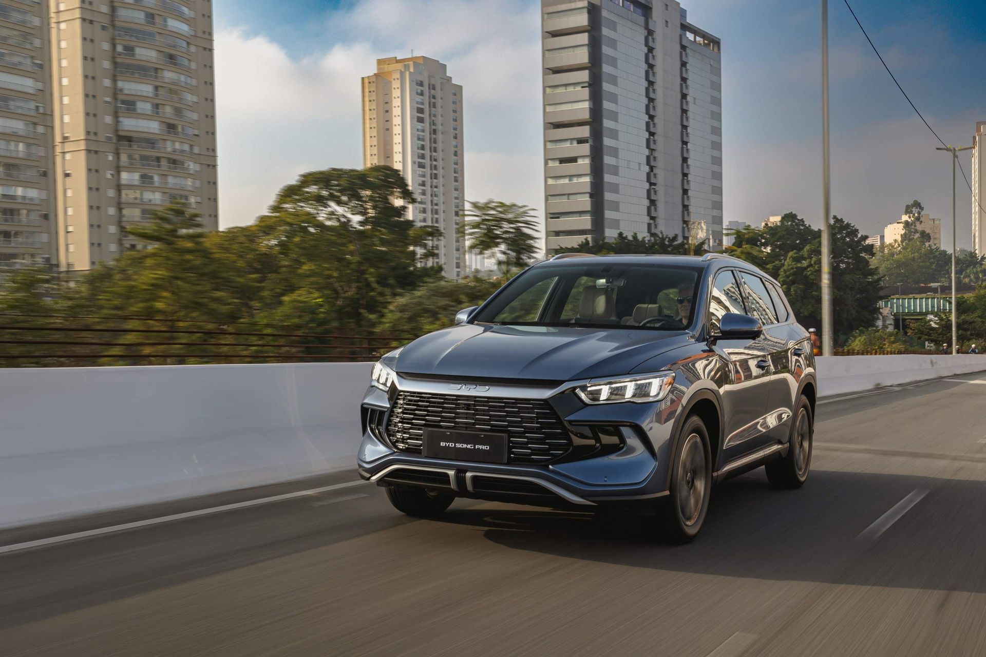 BYD Song Pro 2025: o dragão híbrido que roda 1.100 km com um tanque
