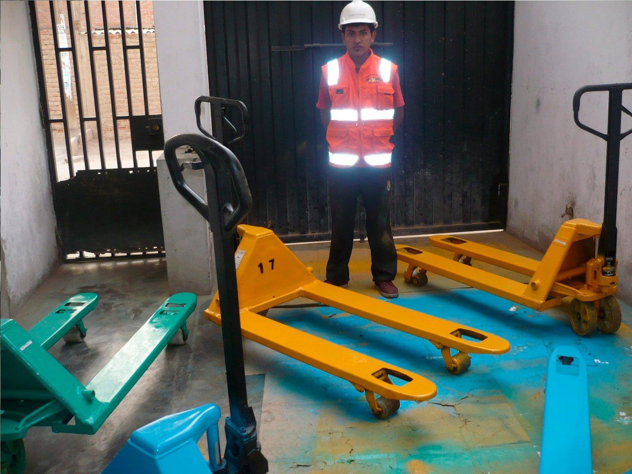 Multiservicios Gamor S.A.C. - Venta y alquiler de carretillas hidráulicas