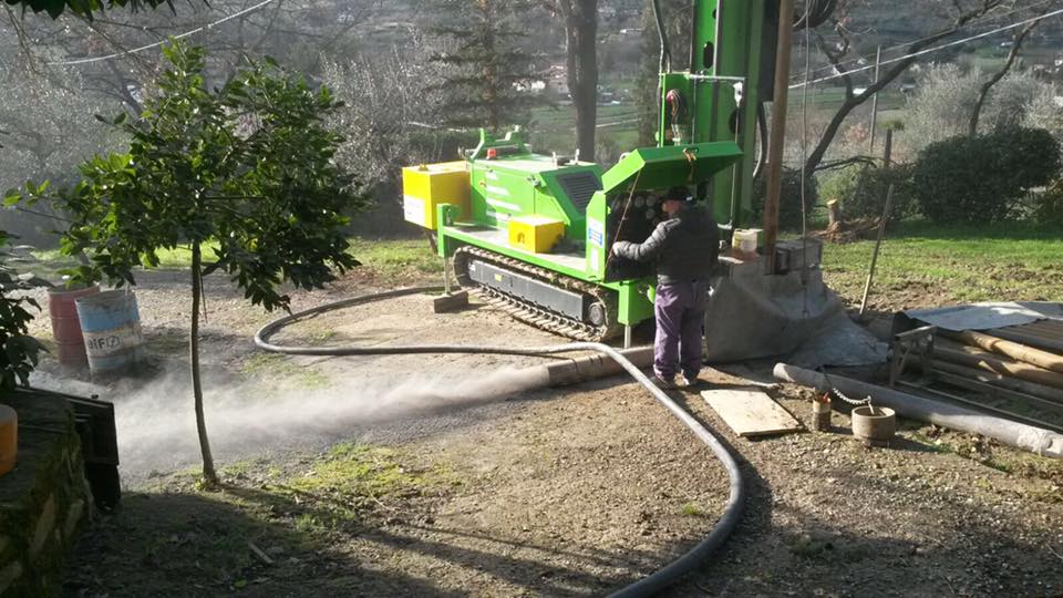 Ricerche idriche con trivella cingolata