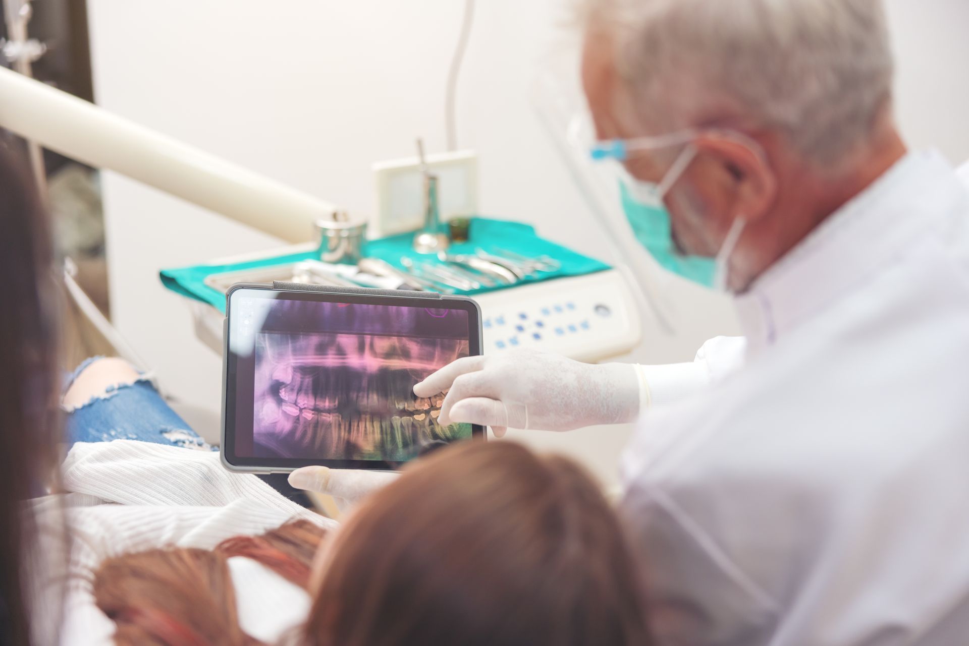 Implants dentaires à l’étranger prix abordable – chirurgie sécurisée avec Agence Medic Smile