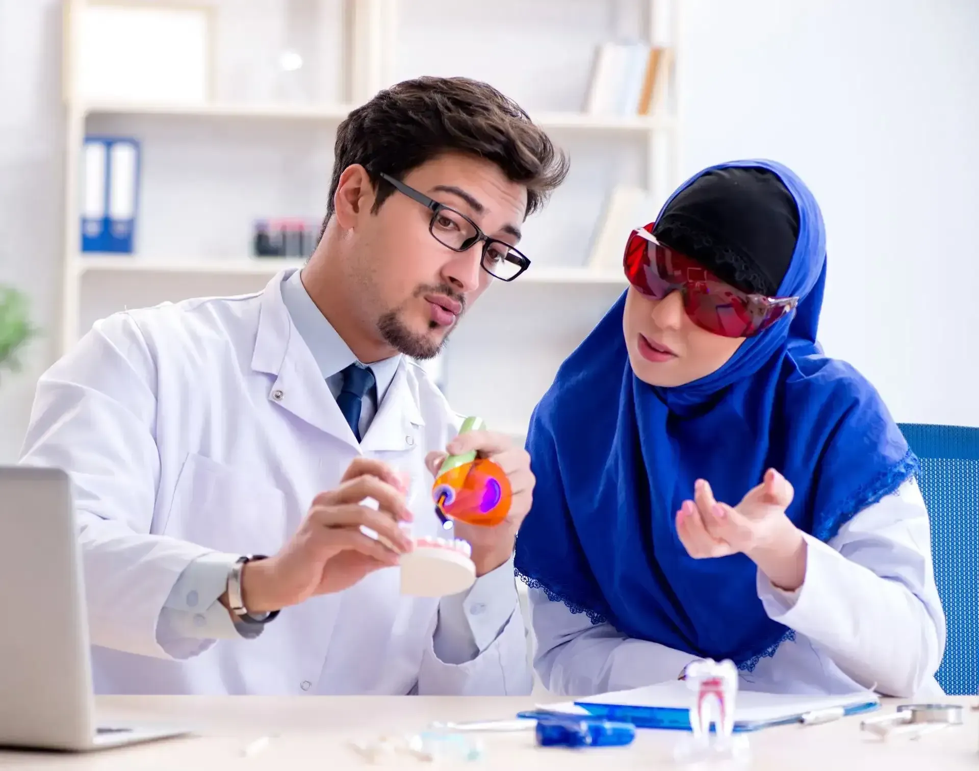 Implants Dentaires en Turquie : Choisissez la Marque Idéale