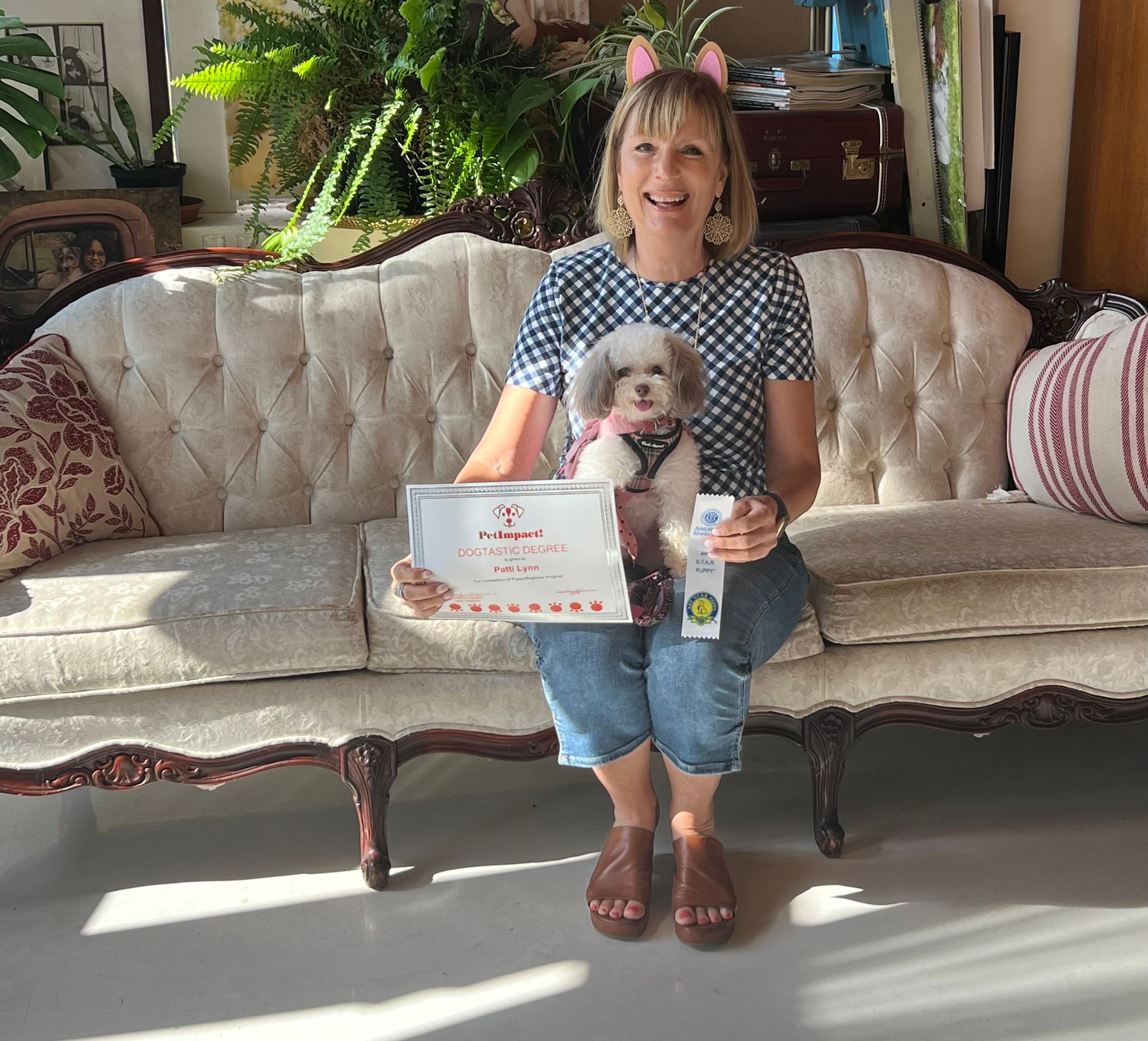 Woman Sitting on Chair — St. Louis, Mo — Petimpact!