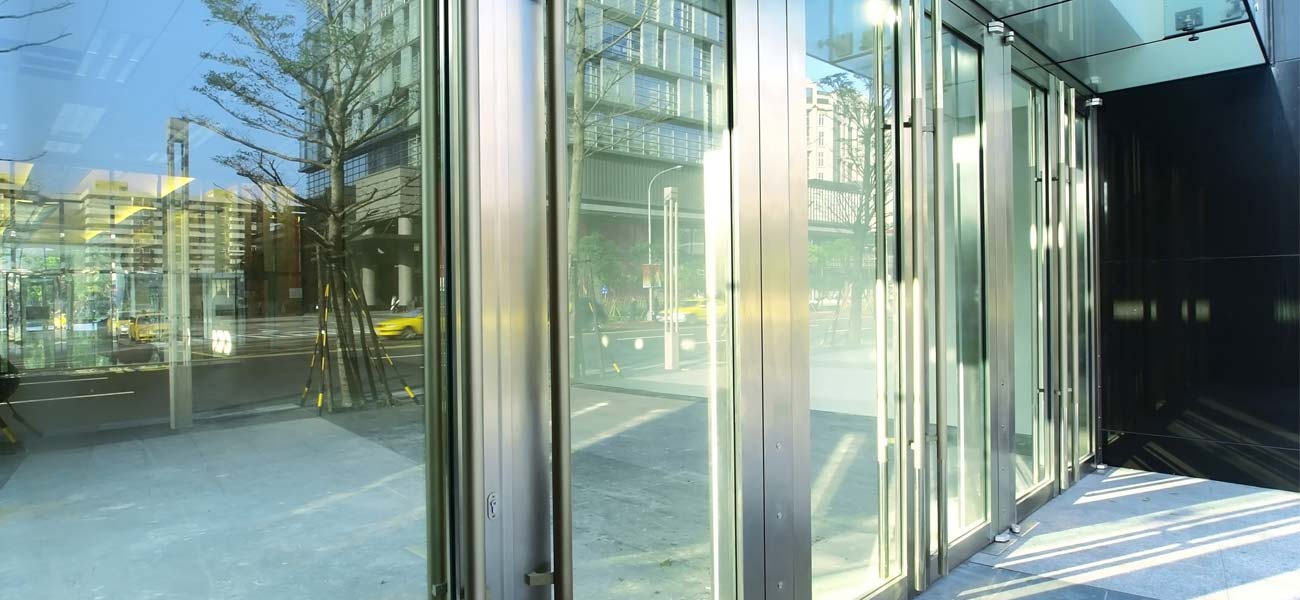 ALUMINIO Y VIDRIO JAVRA - FACHADAS