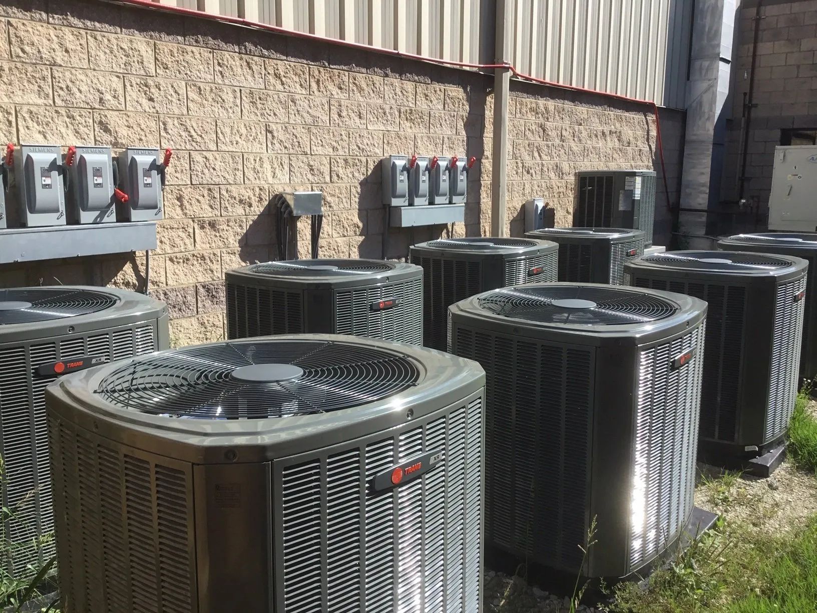 outdoor commercial ac units Behind Building
