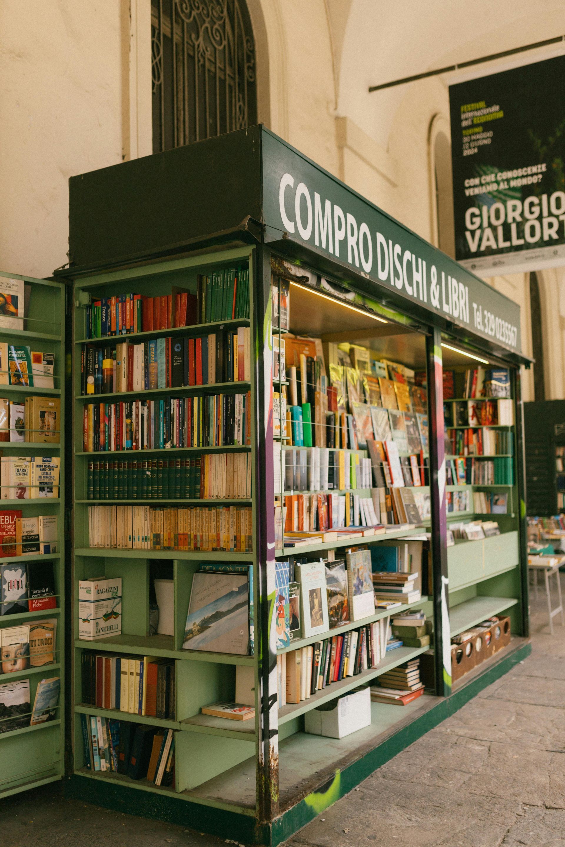 A bookstore filled with lots of books and a sign that says giorgio valor