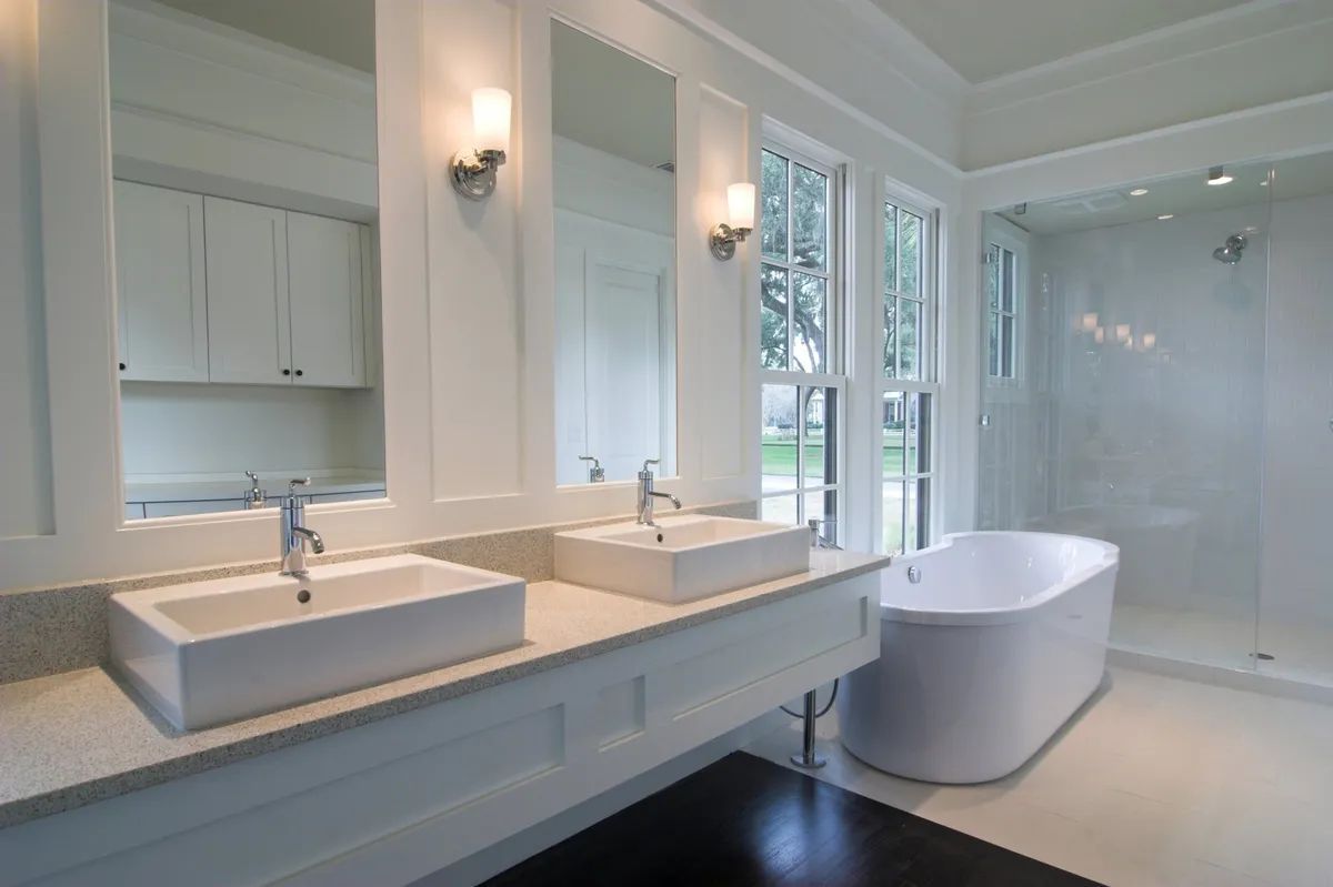 A bathroom with two sinks and a bathtub