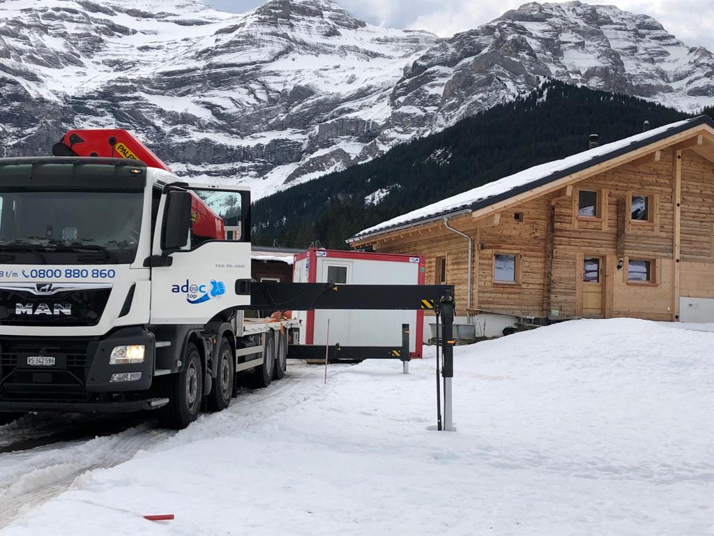 Camion pour grutage en Valais