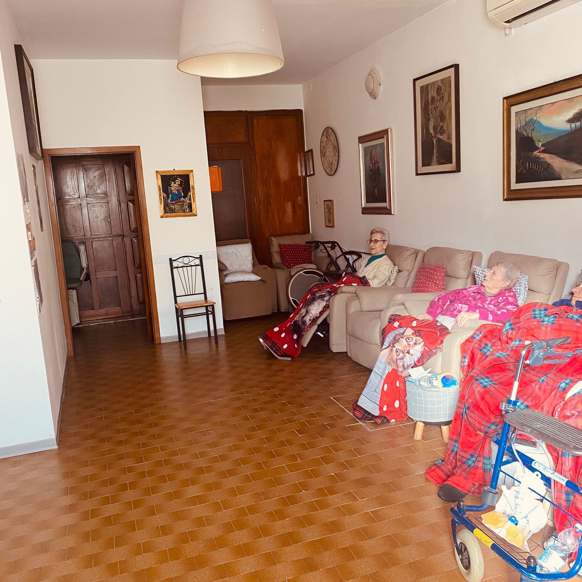 Villa Carmela - Anziani in soggiorno