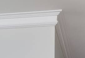 A close up of a white molding on a wall.