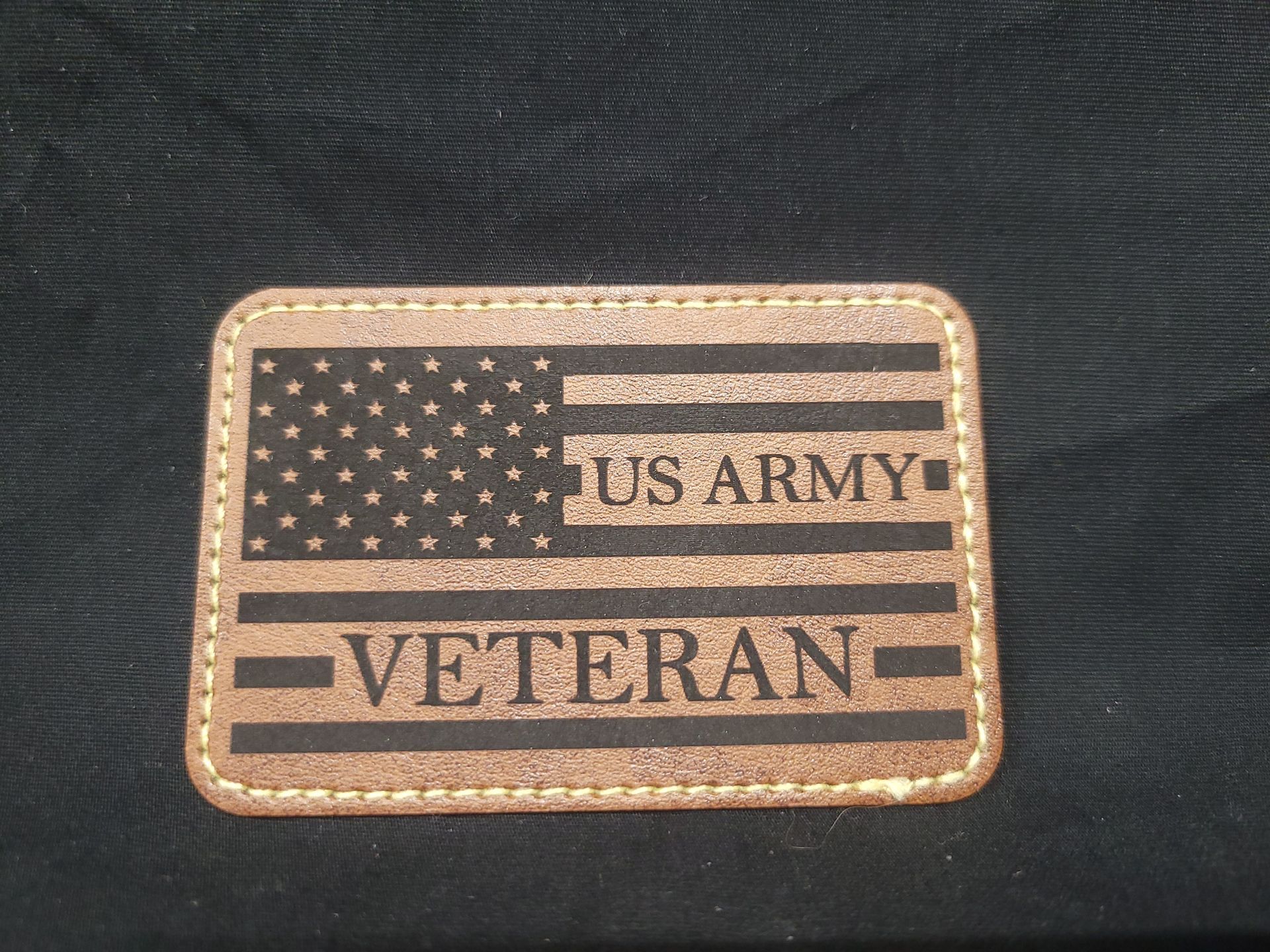 A patch that says us army veteran on it