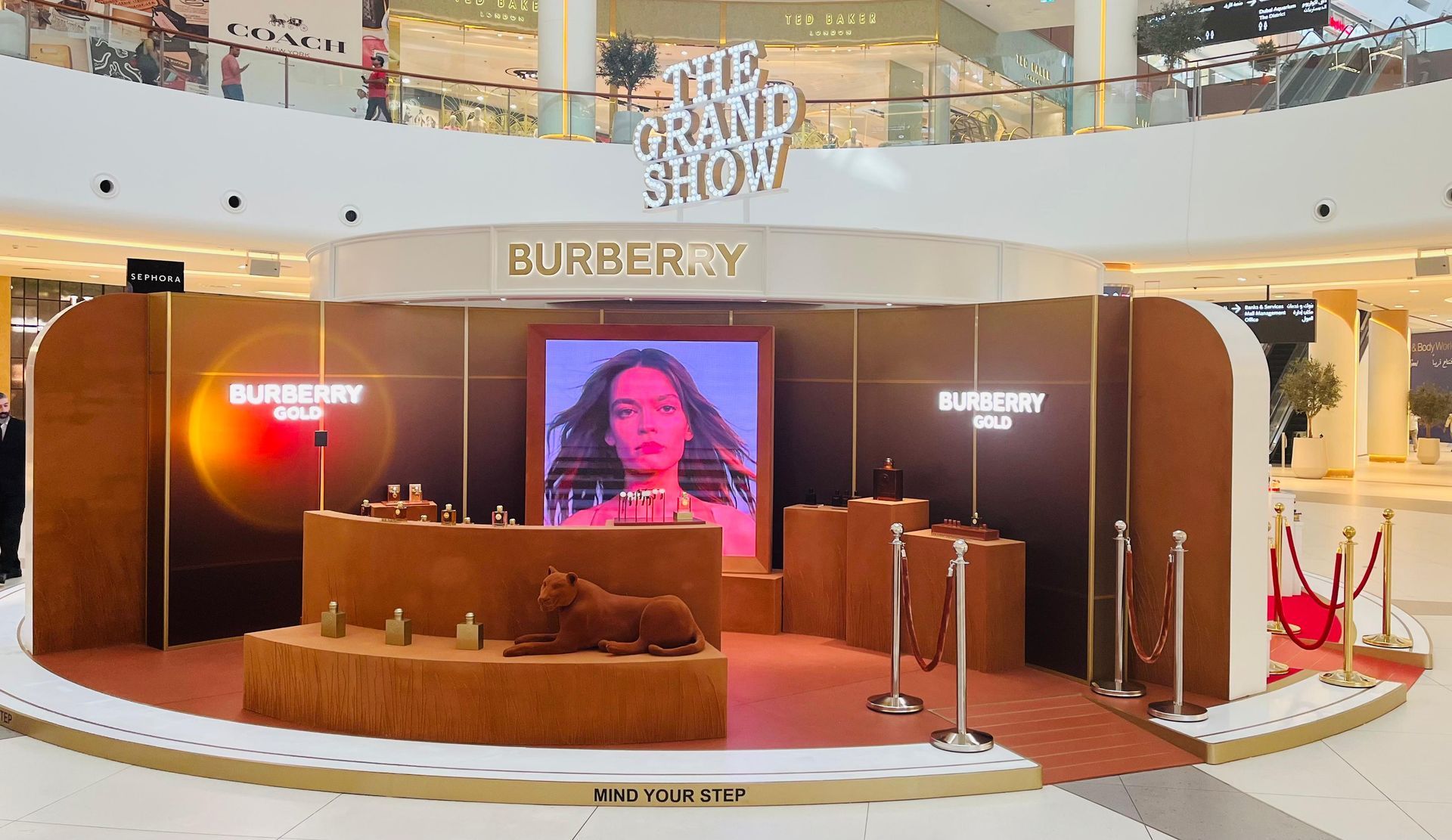 LED and architectural lighting installation at Dubai Mall, UAE by Sadeem Lighting