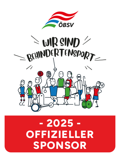 Eine Gruppe von Menschen steht nebeneinander auf einem rot-weißen Schild. Sponsor des ÖBSV.