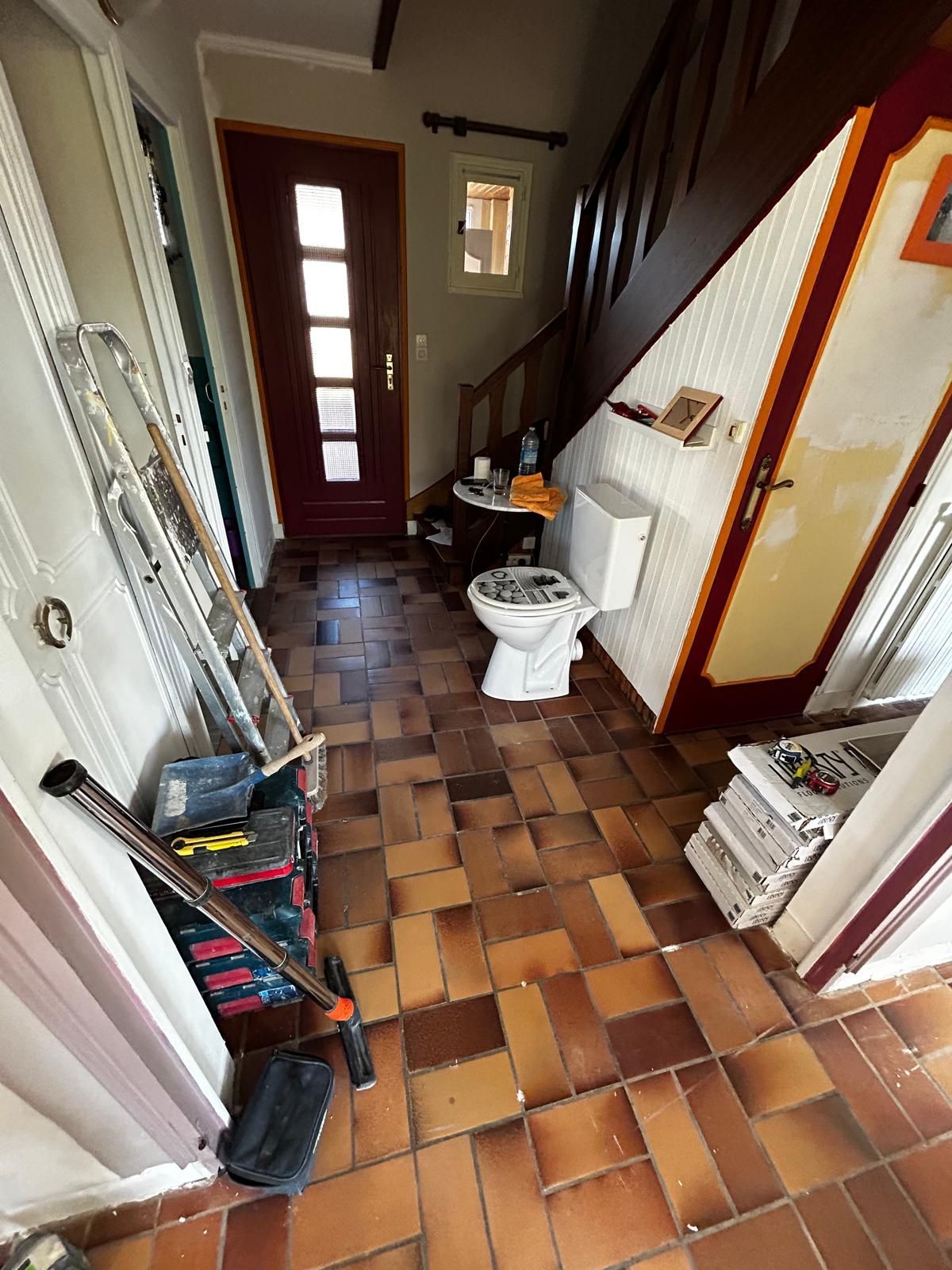 Intérieur d'une vieille maison avant la rénovation au Havre