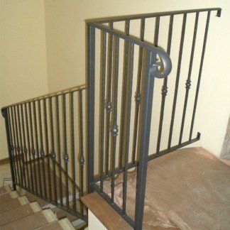 Ringhiera nera per scale