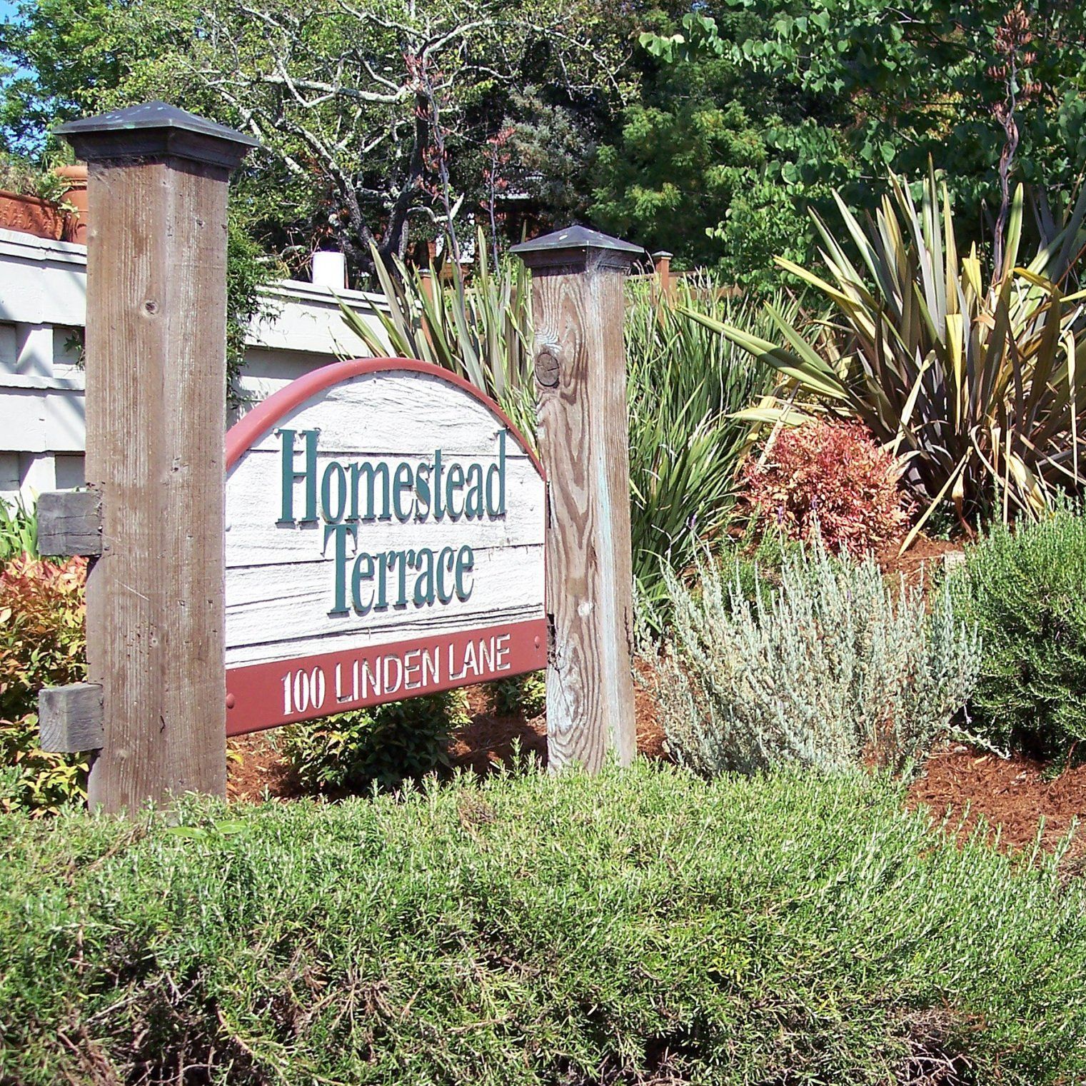 A sign for homestead terrace in linden lane.