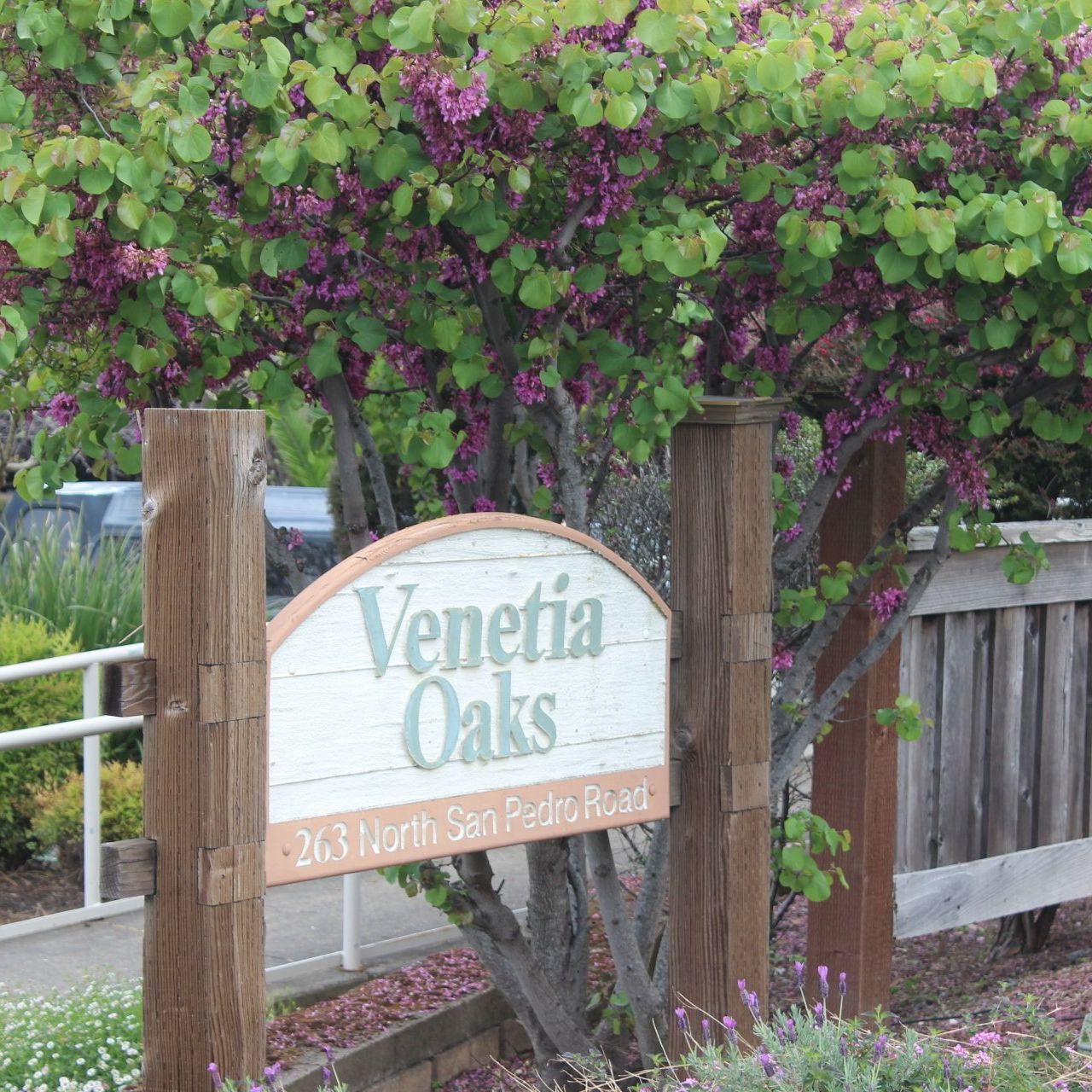 A sign that says venetia oaks on it.