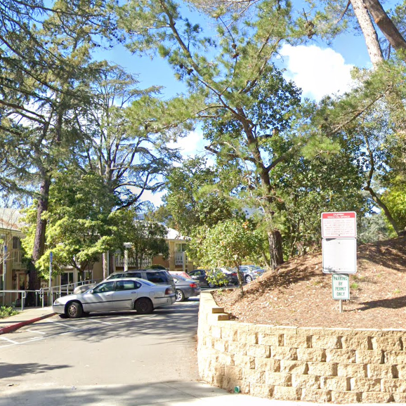 A sign for homestead terrace in linden lane.