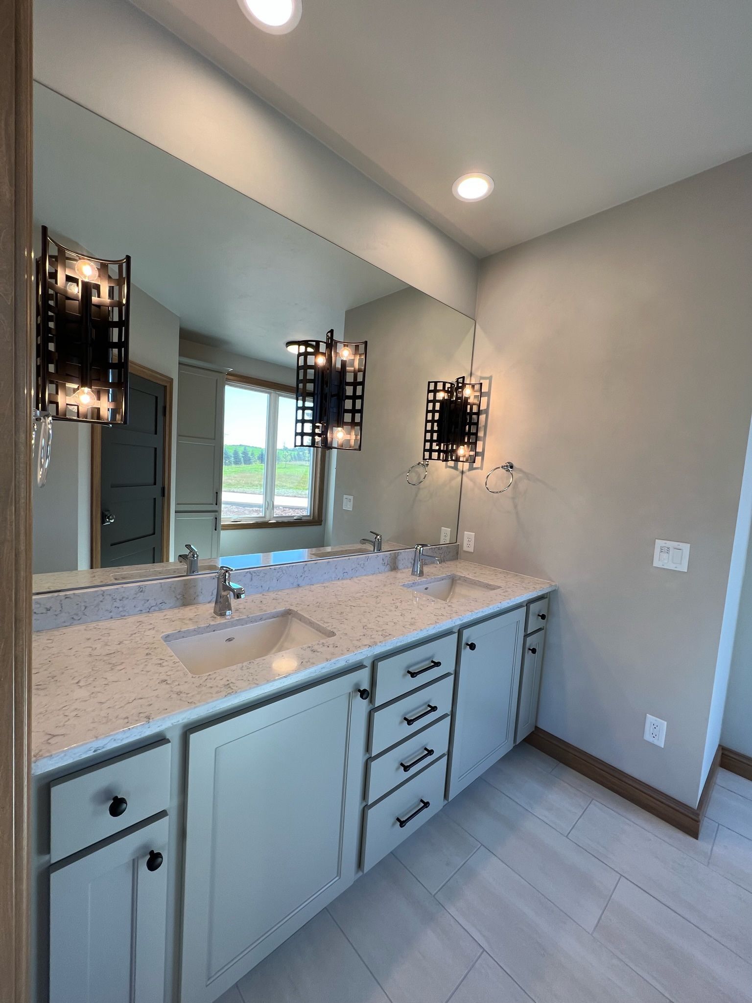 custom cabinets for bathrooms - 27