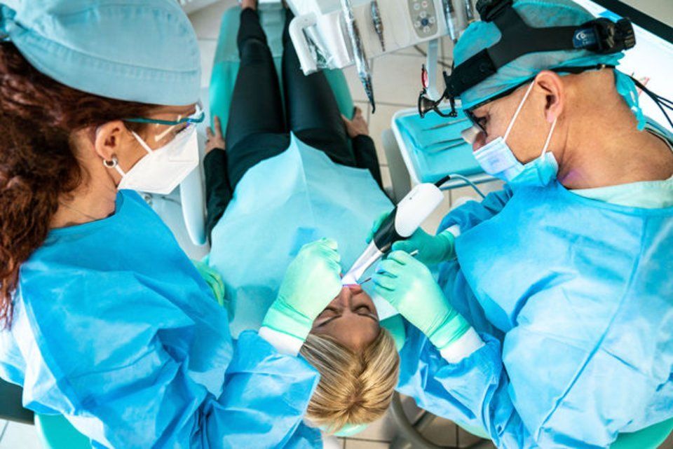 operazione dentistica