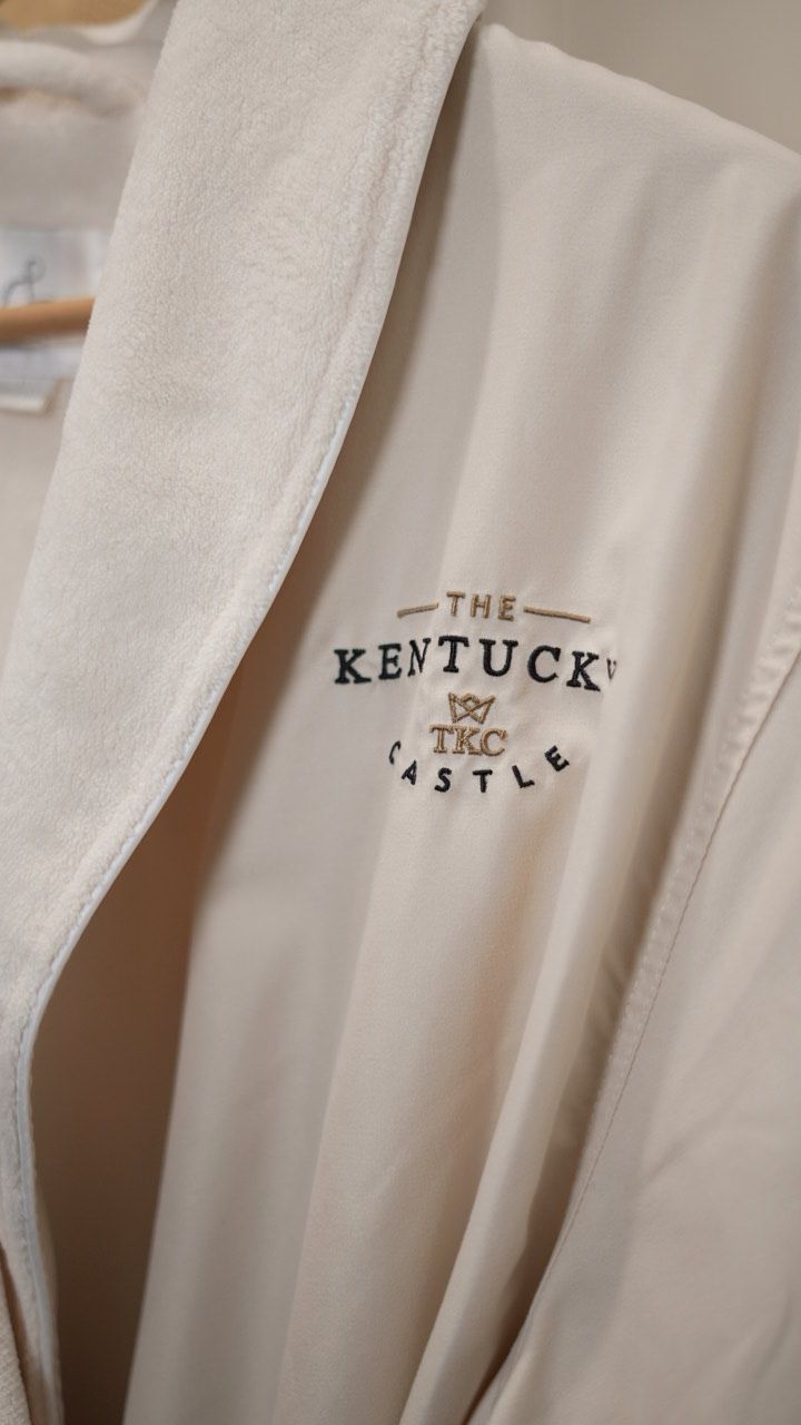 Cream-colored jacket with embroidered 