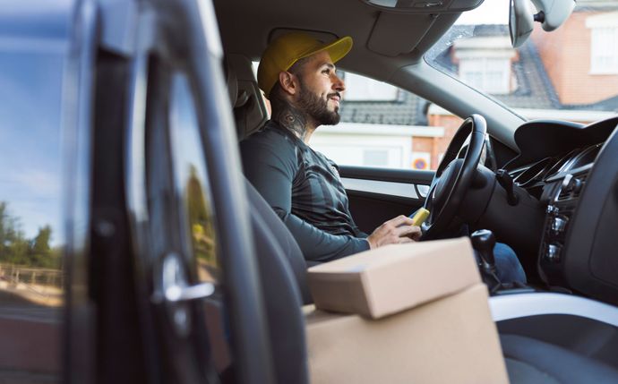 Man is sitting in a car with boxes in the back seat – New Ulm, MN – Minne Transportation Service