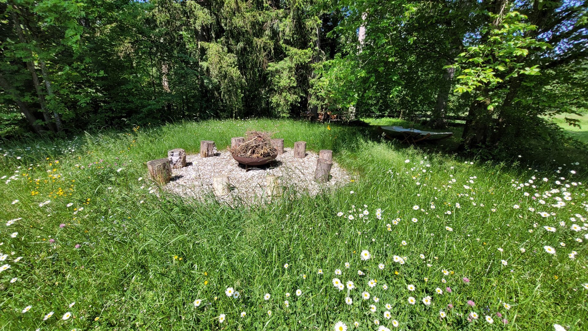 Feuerstelle vor dem Ferienhaus Tegernsee Chalet