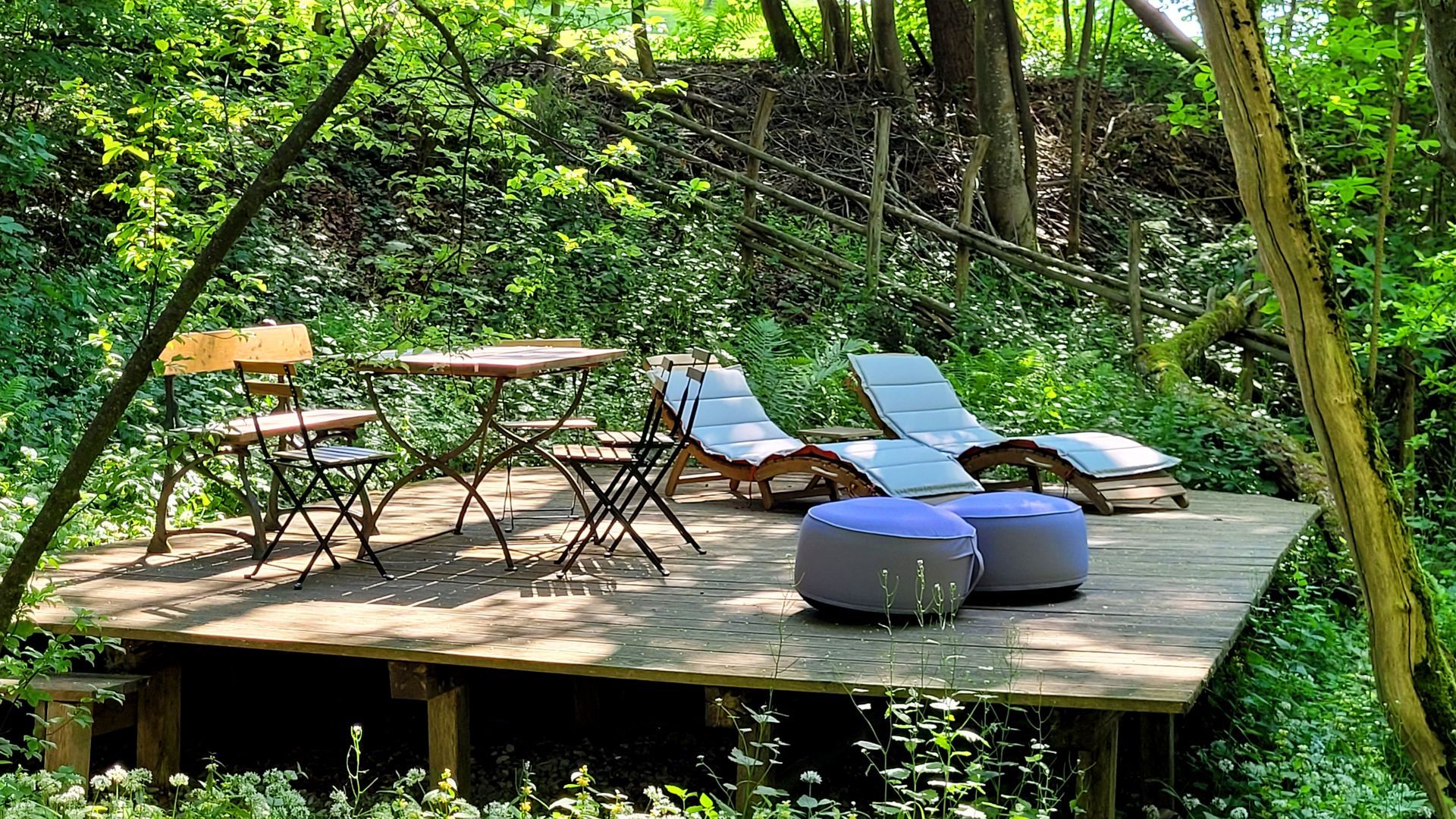 Ferienhaus Tegernsee Chalet Yoga Terrasse im Wald