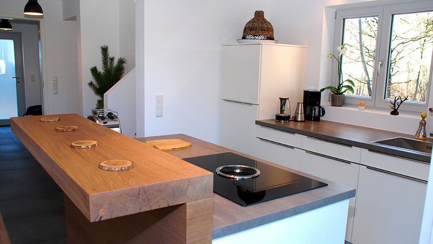 Sehr gut ausgestattete Küche mit Bora Herd