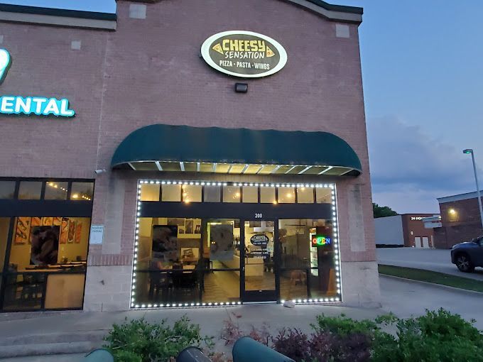 The front of a chilis restaurant with a green awning
