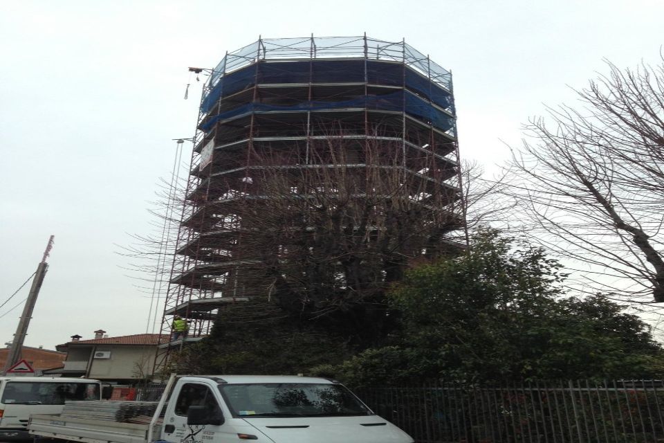 Ponteggio per cisterna