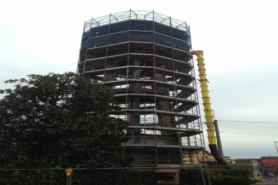 Ponteggio per cisterna