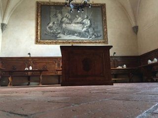 Sala con grande quadro