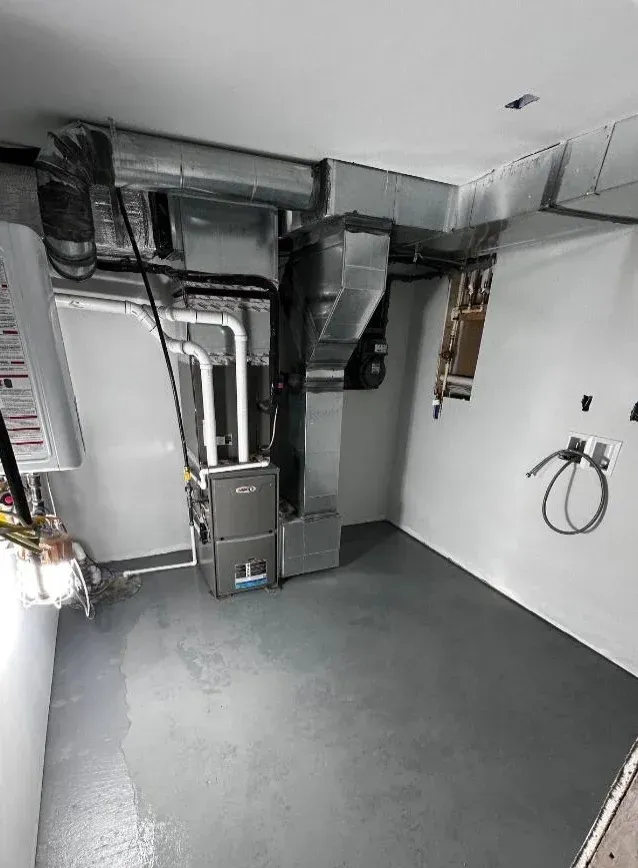 A room with a heater and air conditioner in it.