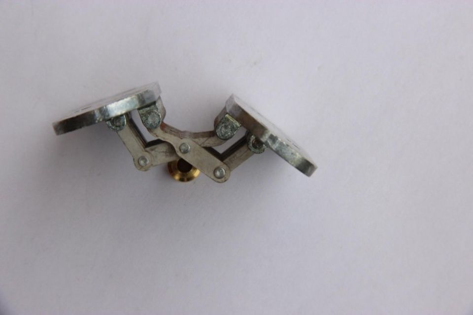 Componente minuta in metallo