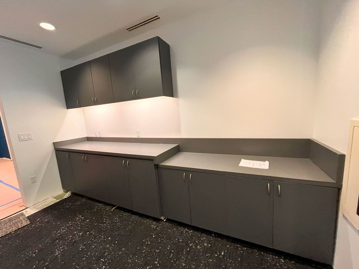 A kitchen with a lot of cabinets and counter tops.