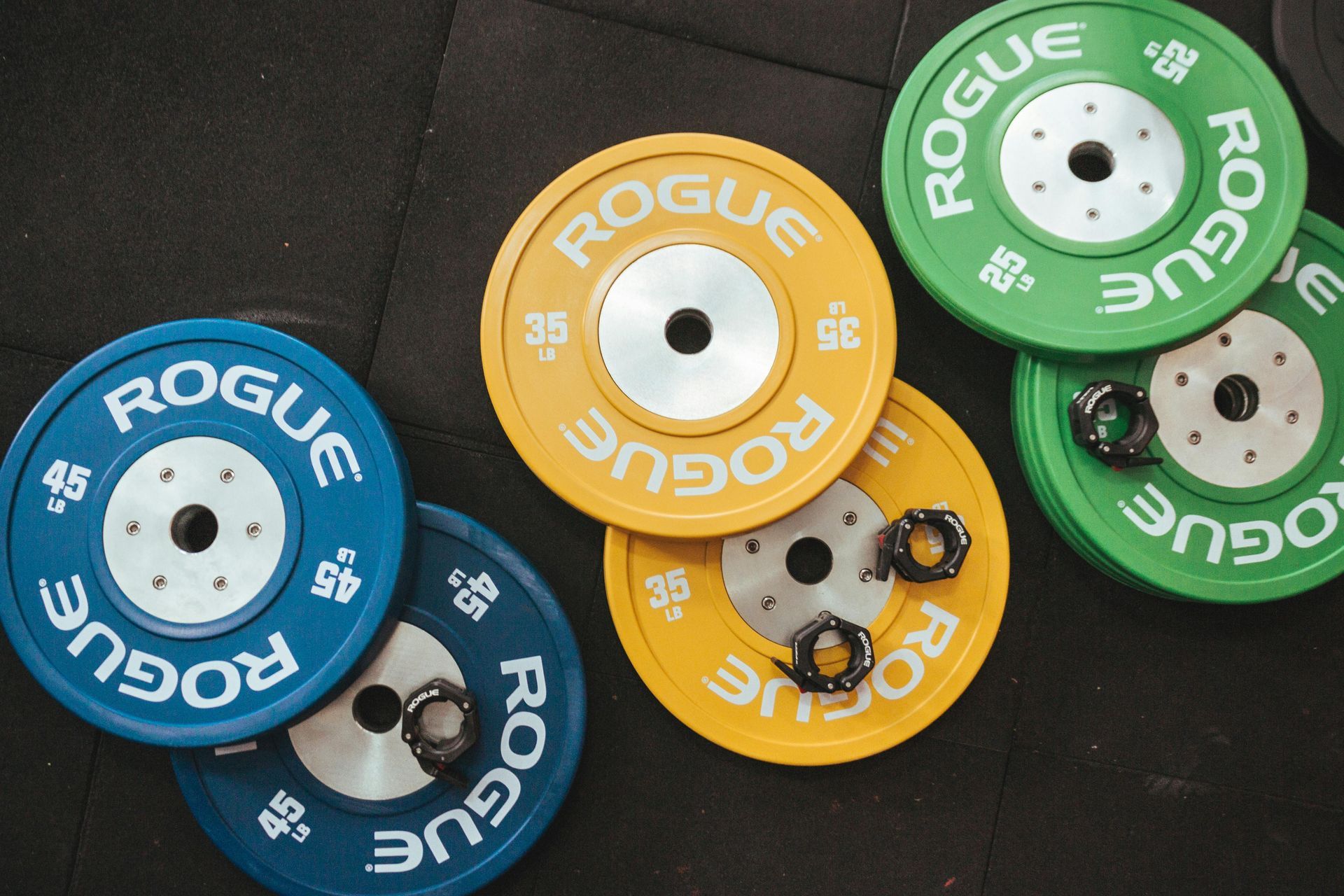 Colorful Olympic weight plates used for progressive deadlift strength training