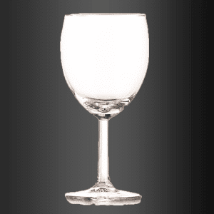 Una copa de vino vacía sobre un fondo negro