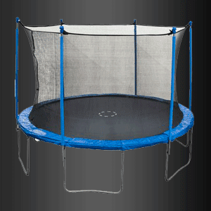 Un trampolín azul y negro con una red alrededor.