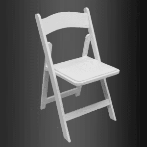 Una silla plegable blanca sobre un fondo negro