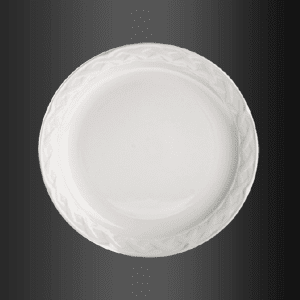 Un plato blanco con un diseño trenzado.