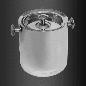 Un cubo de hielo de acero inoxidable con dos asas y tapa.